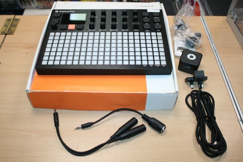 Polyend play sample - play, -sample