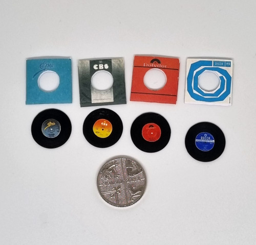 Dolls house miniature - miniature, 1:12