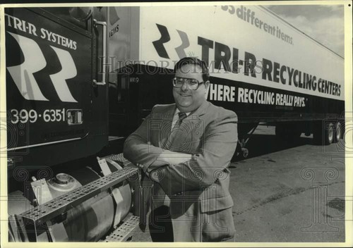 1989 press photo - 1989, tri-r