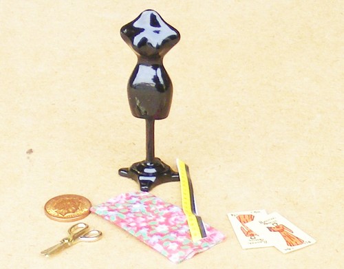 Dolls house metal - dolls, dummy
