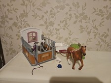 Schleich Stable, 1 Horse, 1