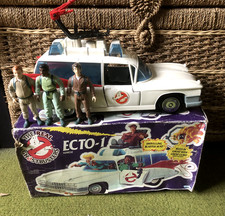 Ghostbusters Kenner Ecto-1 Vehicle Complete box in poor condition & Figures 1984