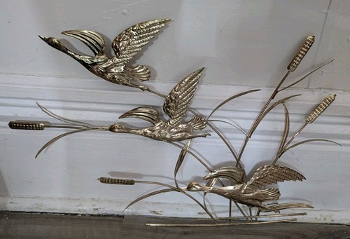 Vtg brass tone flying - brass,