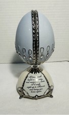 Ardleigh Elliott loving remembrance 2005 heirloom  porcelain egg Music box🎯