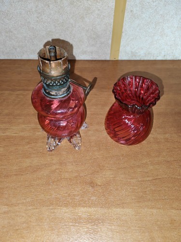 Cranberry glass oil lamp swirl - oil,