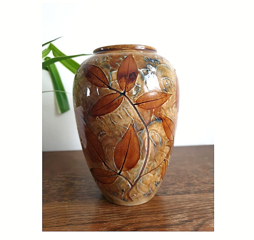 Antique royal doulton pottery - royal,