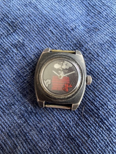 Vintage 1965 snoopy watch - snoopy,