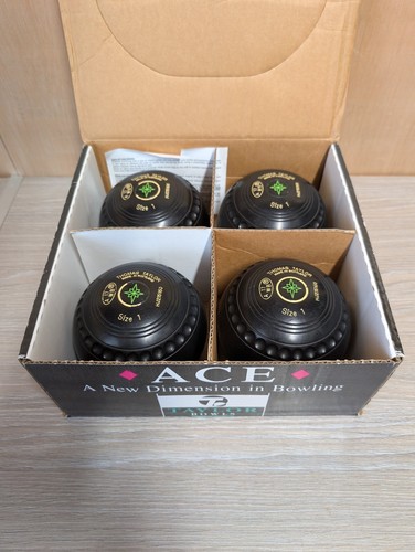 Taylor ace lawn bowls set - bowls,