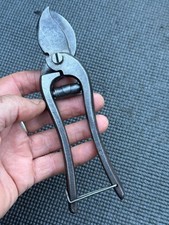 VINTAGE GARDENERS SECATEURS.