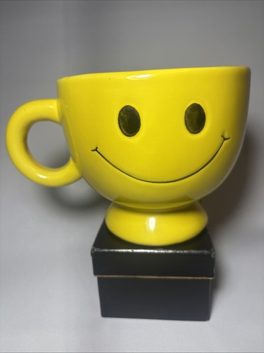 Vintage yellow smiley - smiley, face