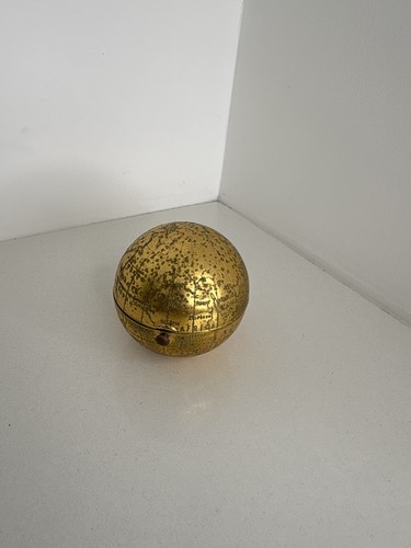 Pygmalion globe powder compact - globe,