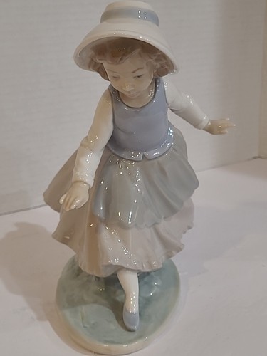 Nao lladro figurine - by,