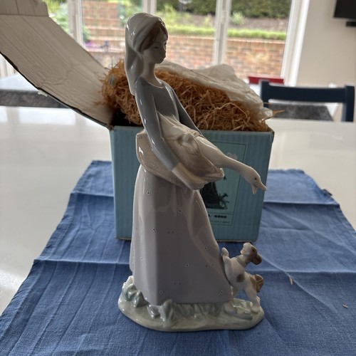 Lladro porcelain figurine girl - porcelain,