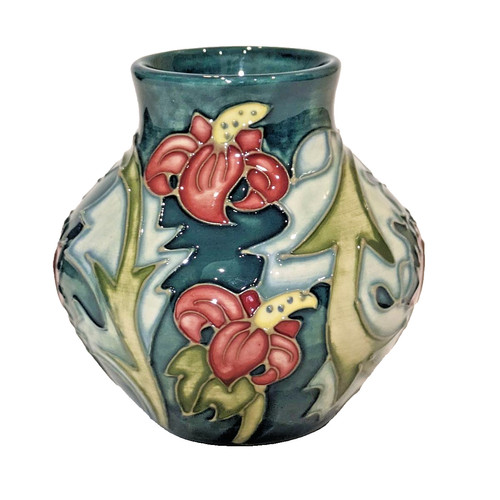 Moorcroft leicester vase - leicester,
