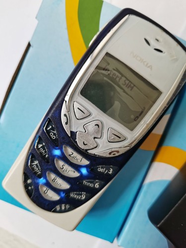 Nokia 8310 white - nokia, black