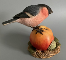 ARDEN SCULPTURES CHRISTOPHER HOLT.  BULLFINCH ON AN APPLE. HAND PAINTED ORNAM