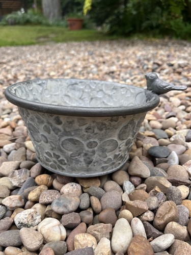 Metal planter with two birds - metal,