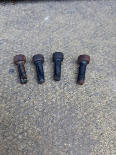 Small side panel bolts 4 - x,
