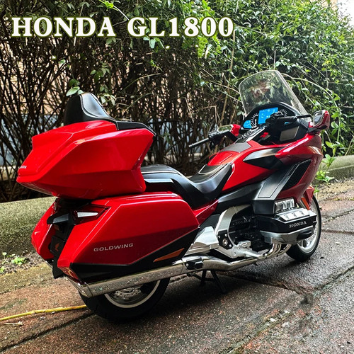 Honda gold wing - gold,