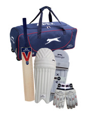 Slazenger V200 Academy Cricket
