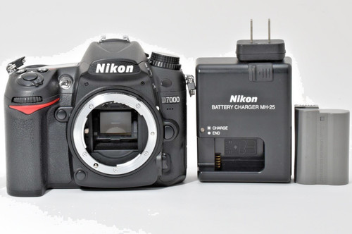 Nikon d7000 2mp digital slr - nikon,