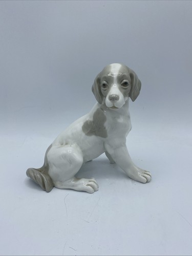 Nao lladro beagle - by, 'beagle'