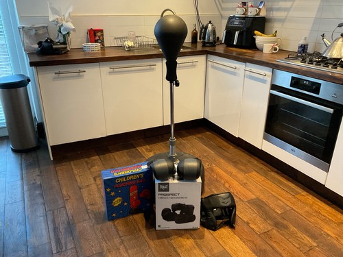 Outshock free standing - outshock, punch