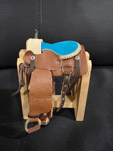 Nice breyer saddle stand - nice,