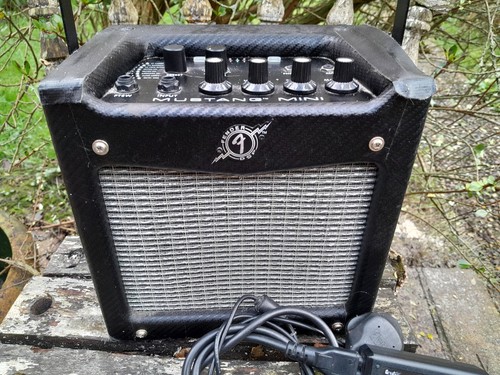 Fender mustang electric - v2,