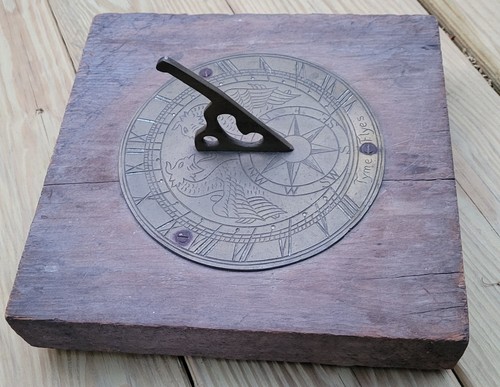 Antique sundial tyme flyes - tyme,