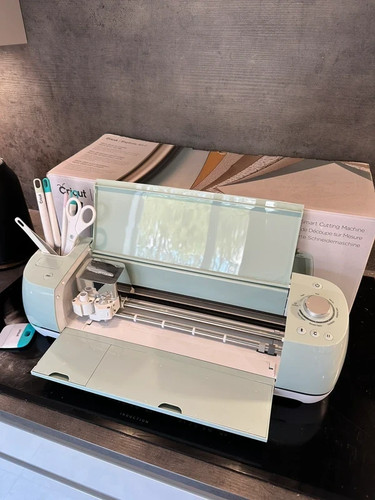 Cricut explore air cutting - cricut,
