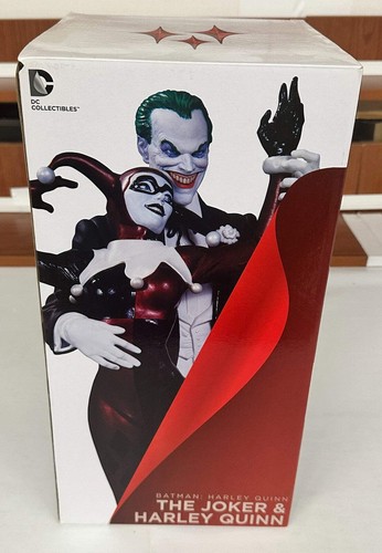 Joker harley quinn statue - dc,