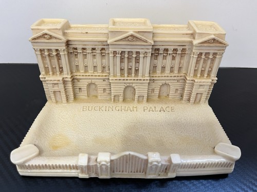 Buckingham palace crushed - buckingham,