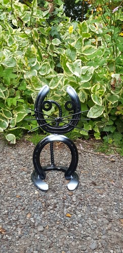 Horseshoe sculpture - horseshoe,