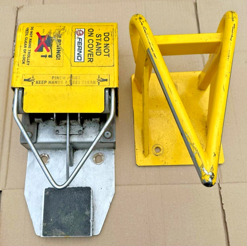 Ferno stretcher lock - lock, load