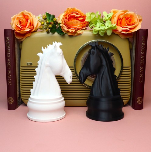 Large single decorative knight - single,