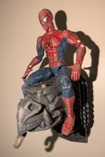 TOY BIZ 2002 SPIDER MAN THE MOVIE .SUPER POSABLE SPIDER MAN FIGURE, w/ Gargoyle 