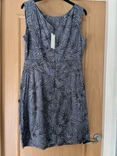 Emily And Fin ‘Robyn’