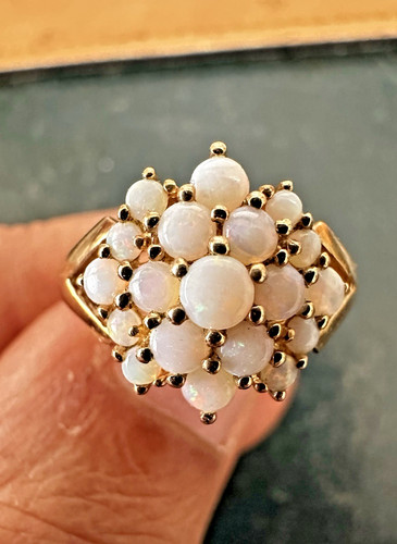 Boxed gold opal cluster - 9k,