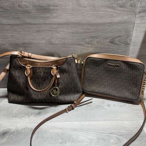Michael kors signature logo - michael,