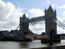 PHOTO  OLYMPIC RINGS ON TOWER BRIDGE FOR LONDON 2012  2012