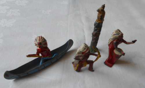 Vintage figures canoe - -3,