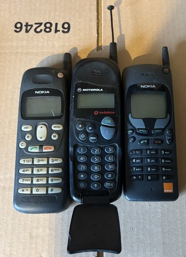 Retro 1990s phones lot - lot,