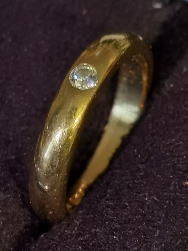 4mm wide 18ct gold and - 6.9g,