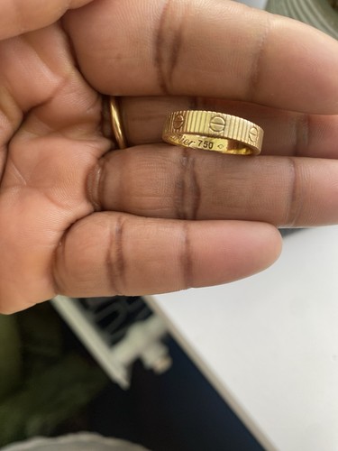Karat soild yellow gold - 18,
