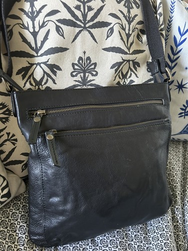 Fat face crossbody black - face,