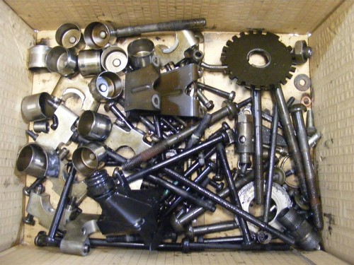 Triumph tiger 900 - 900, fixings
