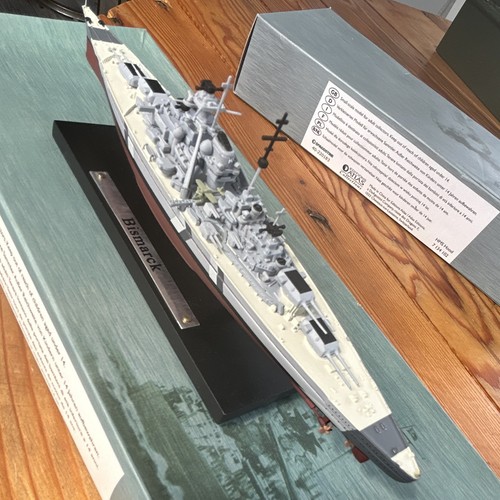 Bismarck military ship model - bismarck,