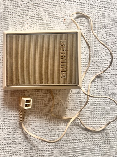 Bernina 1020 sewing - , machine
