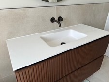 Durian/Corian White Bathroom